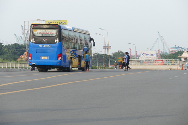 Tình trạng 'xe dù, bến cóc' lại nóng dù lực lượng chức năng ra sức ngăn chặn - Ảnh 4.