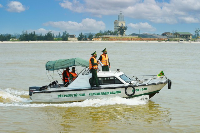 Quảng Trị: đảm bảo an toàn cho ngư dân vươn khơi trong mùa mưa bão - Ảnh 2.