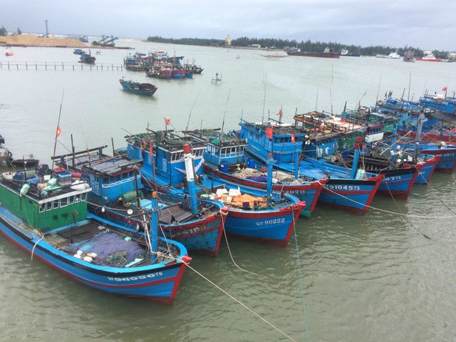 Quảng Trị: đảm bảo an toàn cho ngư dân vươn khơi trong mùa mưa bão - Ảnh 1.