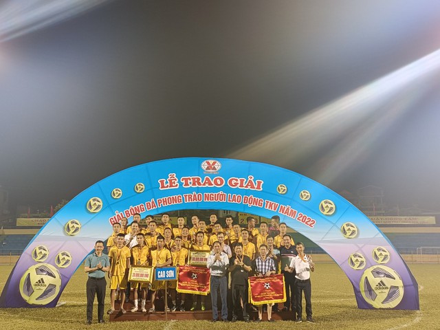 Giải bóng đá phong trào người lao động TKV năm 2022 thành công tốt đẹp - Ảnh 1. Giải bóng đá phong trào người lao động TKV năm 2022 thành công tốt đẹp - Ảnh 1.
