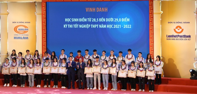 Quỹ Khuyến học, khuyến tài Phạm Văn Trà trao giải thưởng hơn 3 tỷ đồng cho các tài năng tiêu biểu của tỉnh Bắc Ninh năm 2022 - Ảnh 5.