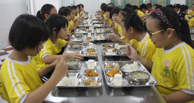 Bộ GD&ĐT yêu cầu tăng cường bảo đảm vệ sinh, an toàn thực phẩm trong các cơ sở giáo dục - Ảnh 1.