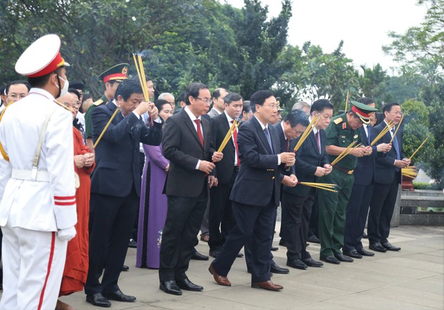 Đoàn đại biểu Trung ương và địa phương dâng hương tưởng niệm đồng chí Võ Văn Kiệt - Ảnh 1.