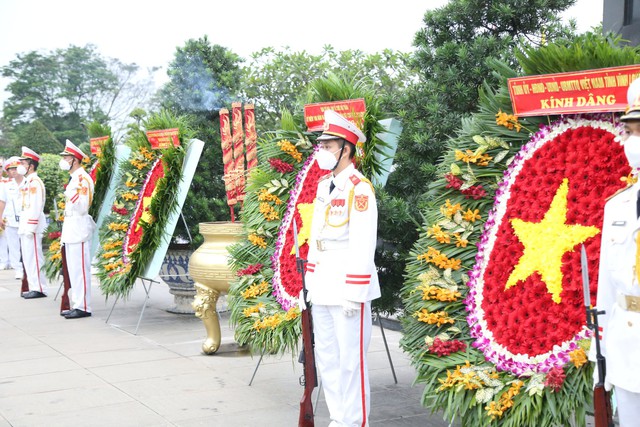 Đoàn đại biểu Trung ương và địa phương dâng hương tưởng niệm đồng chí Võ Văn Kiệt - Ảnh 7.