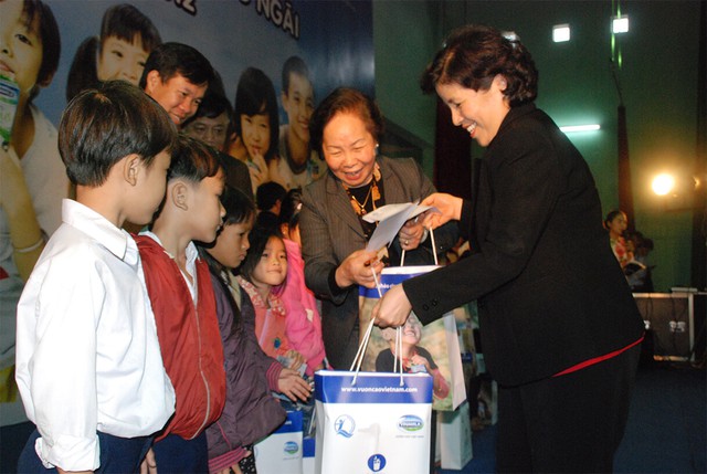 Quỹ sữa Vươn cao Việt Nam và Vinamilk: Đưa hơn 40,6 triệu ly sữa đến tay hàng triệu trẻ em Việt Nam - Ảnh 1.