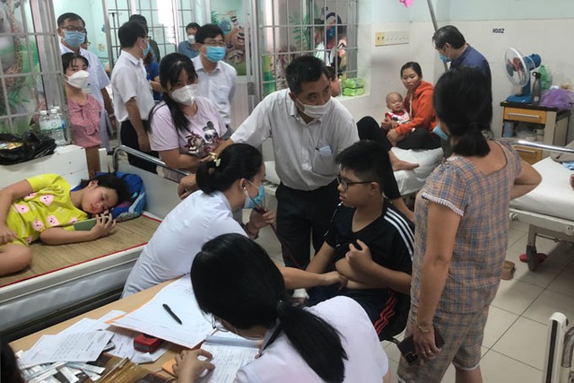 Còn 86 ca liên quan vụ bị ngộ độc tại ISchool Nha Trang đang điều trị - Ảnh 1.