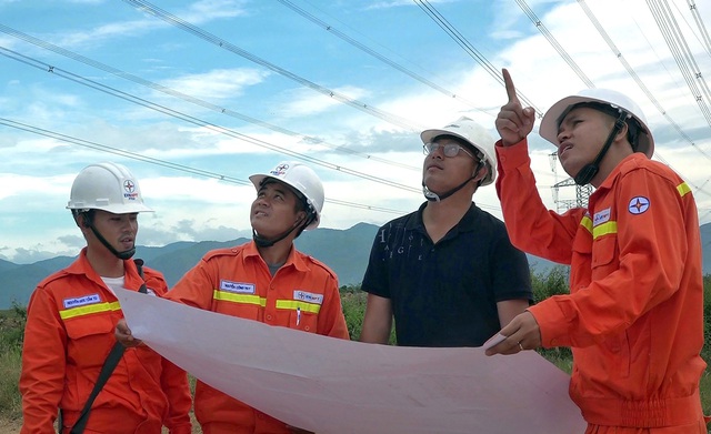 Gấp rút di dời các điểm giao chéo lưới điện truyền tải để thi công cao tốc Bắc - Nam - Ảnh 1. Gấp rút di dời các điểm giao chéo lưới điện truyền tải để thi công cao tốc Bắc - Nam - Ảnh 1.