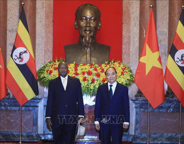 Chủ tịch nước Nguyễn Xuân Phúc hội đàm với Tổng thống Cộng hòa Uganda - Ảnh 2.