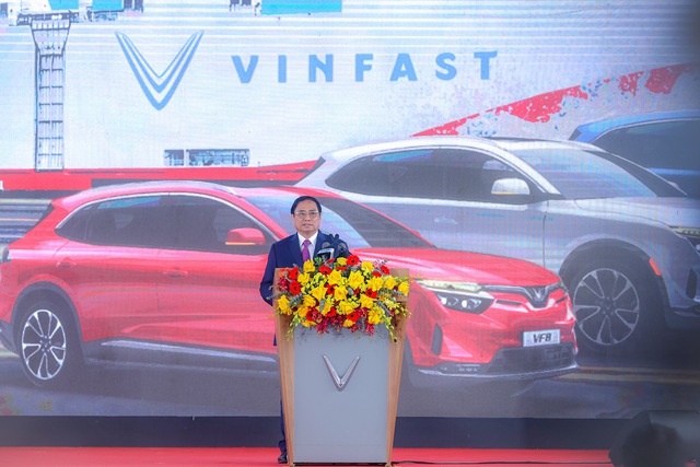Thủ tướng chứng kiến ô tô điện thương hiệu Việt Nam lần đầu tiến ra thế giới - Ảnh 1.