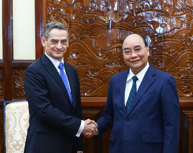Chủ tịch nước Nguyễn Xuân Phúc tiếp Đại sứ Chile chào từ biệt - Ảnh 1.