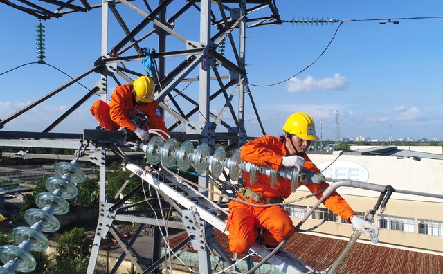 EVN nỗ lực tiết giảm chi phí nhằm bảo đảm cung ứng điện - Ảnh 1. EVN nỗ lực tiết giảm chi phí nhằm bảo đảm cung ứng điện - Ảnh 1.