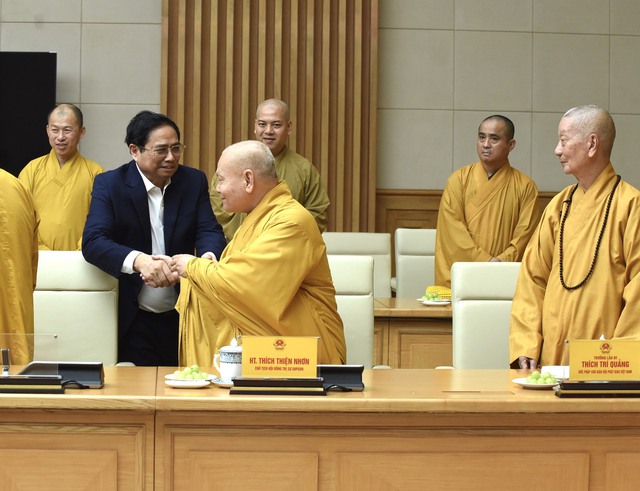 Thủ tướng đề nghị Giáo hội Phật giáo chung tay xây dựng đất nước hòa bình, thịnh vượng, nhân dân ấm no, hạnh phúc - Ảnh 2.