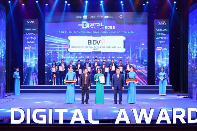 BIDV nhận giải thưởng chuyển đổi số Việt Nam năm 2022 (10/10) - Ảnh 1.