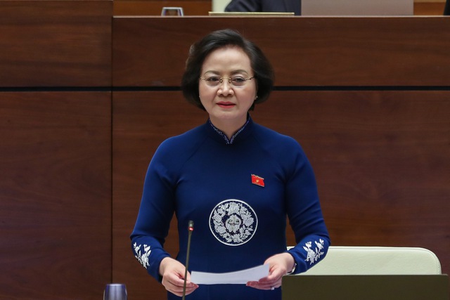 TRỰC TIẾP: Bộ trưởng Bộ Nội vụ Phạm Thị Thanh Trà trả lời chất vấn - Ảnh 1.