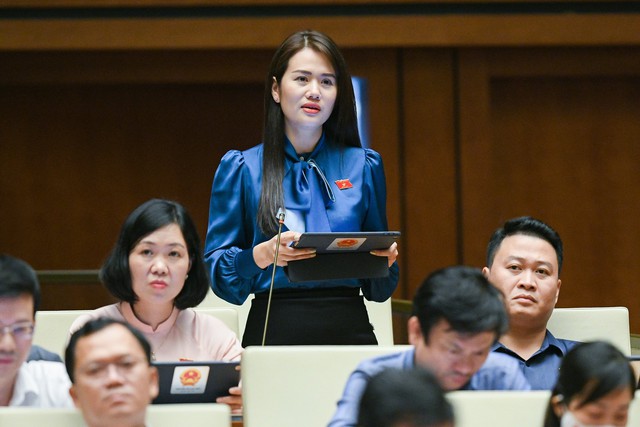 TỔNG THUẬT: Bộ trưởng Bộ Nội vụ Phạm Thị Thanh Trà trả lời chất vấn - Ảnh 1.