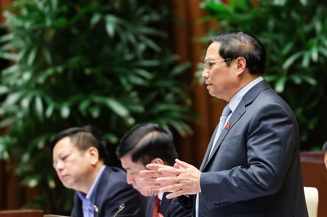 Thủ tướng Phạm Minh Chính trình bày Báo cáo giải trình và trả lời chất vấn trước Quốc hội - Ảnh 1.
