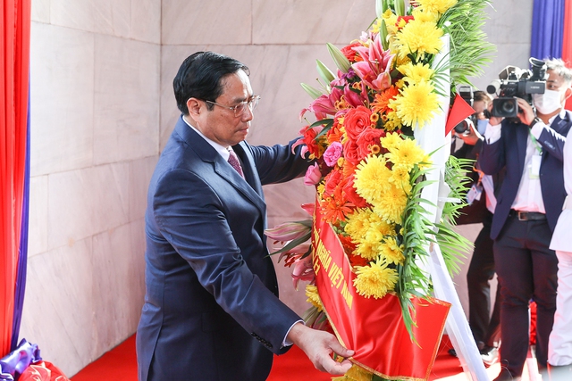 Chùm ảnh: Các hoạt động đầu tiên của Thủ tướng Phạm Minh Chính tại Campuchia - Ảnh 2.