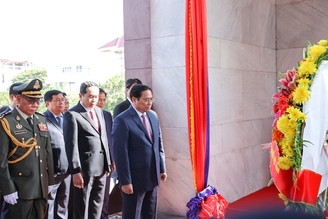 Chùm ảnh: Các hoạt động đầu tiên của Thủ tướng Phạm Minh Chính tại Campuchia - Ảnh 3.