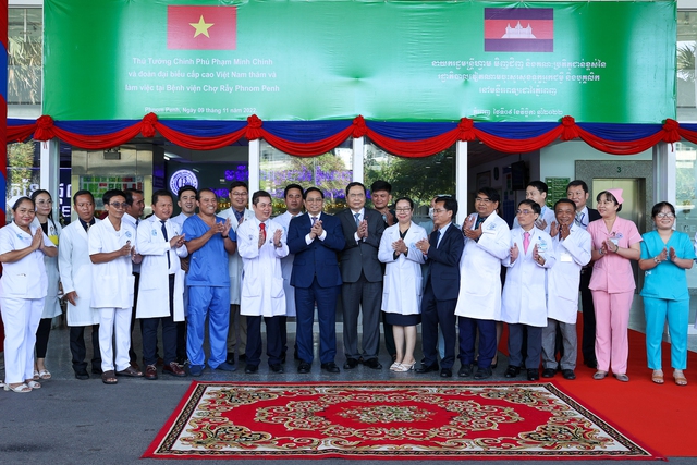 Thủ tướng: Bệnh viện Chợ Rẫy Phnom Penh có “sứ mệnh lịch sử” - Ảnh 8.