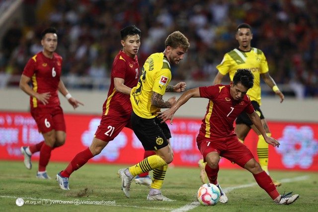 Trận thắng Borussia Dormund kỷ niệm của Đội tuyển chọn nước Việt Nam - Hình ảnh 1.