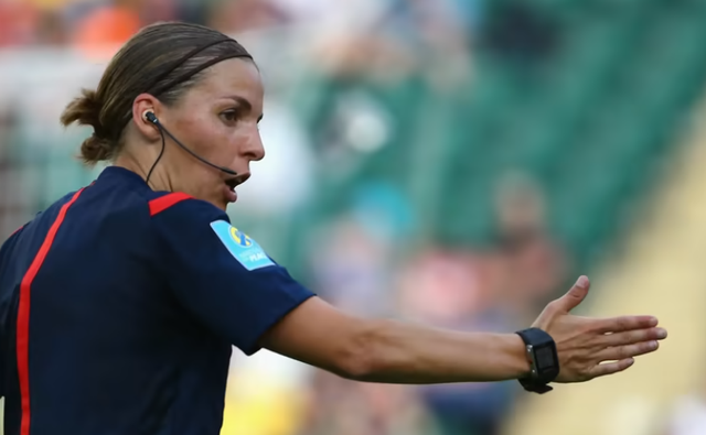 World Cup 2022: Tổ trọng tài nữ 'xuất trận' - Ảnh 3.