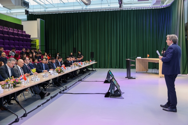 Thủ tướng thăm 'thung lũng Silicon' của châu Âu, đề nghị Hà Lan hỗ trợ xây dựng Brainport tại Hà Nội - Ảnh 4.