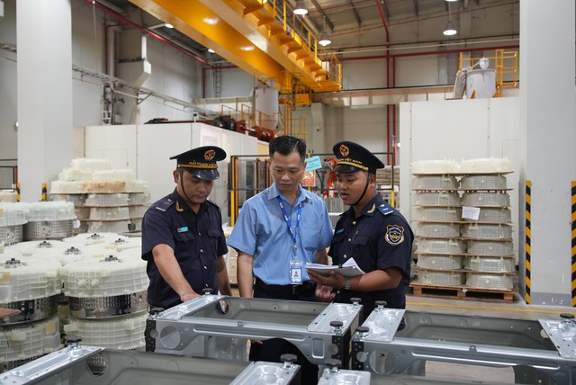 Xuất nhập khẩu hàng hóa của Việt Nam đạt mốc 700 tỷ USD - Ảnh 2.
