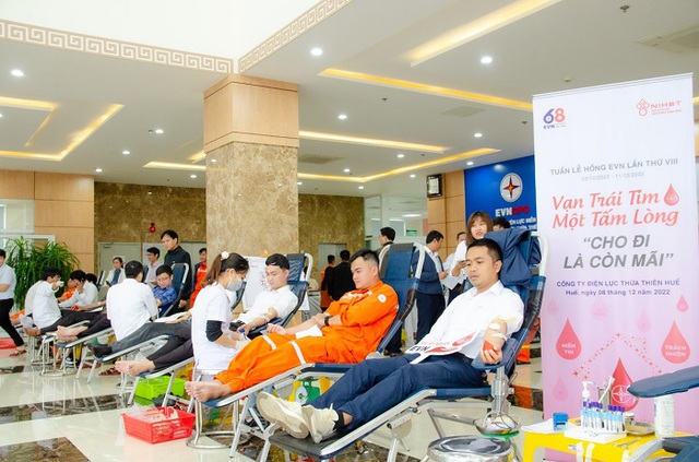 Các đơn vị thuộc EVNCPC tích cực tham gia phong trào hiến máu tình nguyện - Ảnh 1.