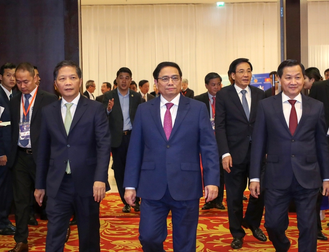 Thủ tướng Phạm Minh Chính chủ trì phiên toàn thể cấp cao Diễn đàn Kinh tế Việt Nam 2023 - Ảnh 1.