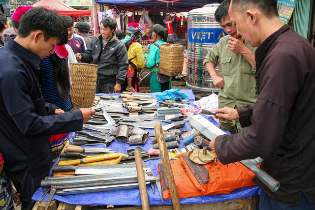 Lào Cai: Phát triển du lịch chợ phiên gắn với làng nghề truyền thống dân tộc thiểu số - Ảnh 1.