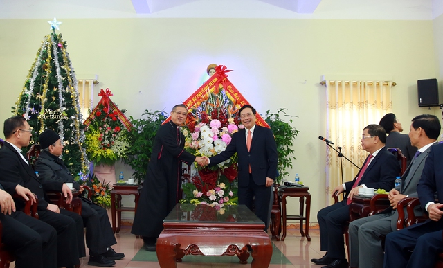 Phó Thủ tướng Thường trực chúc mừng Giáng sinh tại Nam Định - Ảnh 1.