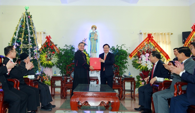 Phó Thủ tướng Thường trực chúc mừng Giáng sinh tại Nam Định - Ảnh 2.