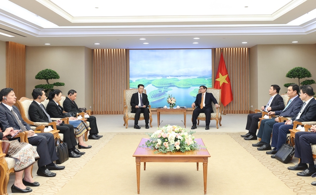 Thủ tướng đề nghị tăng cường kết nối giao thông, thúc đẩy thương mại Việt Nam - Lào - Ảnh 2. Thủ tướng đề nghị tăng cường kết nối giao thông, thúc đẩy thương mại Việt Nam - Lào - Ảnh 2.