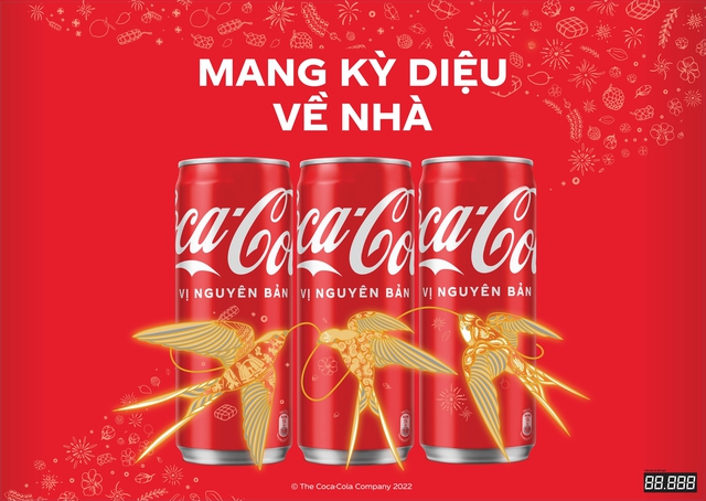 Coca-Cola lan tỏa thông điệp 'Tết dẫu đổi thay, diệu kỳ vẫn ở đây' - Ảnh 1.