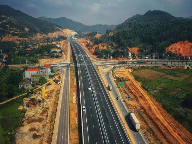 Thủ tướng chỉ đạo đẩy nhanh tiến độ triển khai các dự án đường bộ cao tốc quan trọng quốc gia, trọng điểm - Ảnh 1.