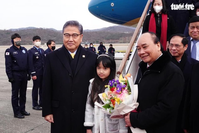 Chủ tịch nước Nguyễn Xuân Phúc bắt đầu thăm cấp Nhà nước Đại Hàn Dân Quốc - Ảnh 2.