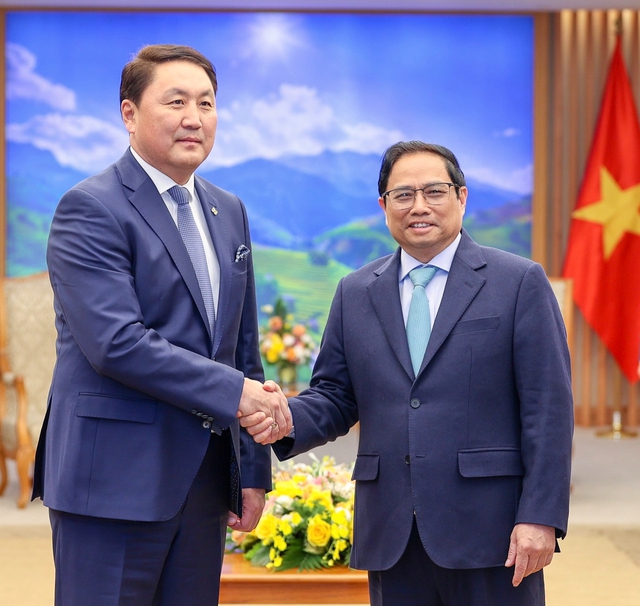 Thủ tướng Phạm Minh Chính tiếp Bộ trưởng Quốc phòng Mông Cổ - Ảnh 1.