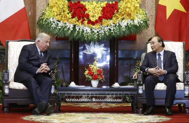 Chủ tịch nước Nguyễn Xuân Phúc đã khẳng định vị thế của Việt Nam trong cộng đồng quốc tế thông qua chính sách ngoại giao thông minh và nhân đạo. Những nỗ lực của Chủ tịch đã giúp đẩy mạnh quan hệ hợp tác đa phương và nâng cao uy tín của Việt Nam trên phạm vi toàn cầu.