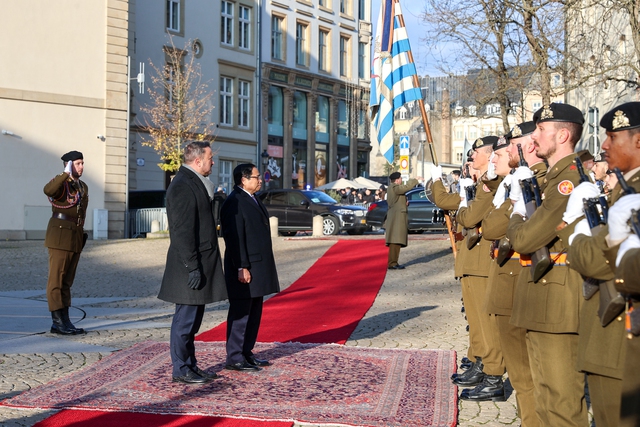 Chùm ảnh: Lễ đón chính thức Thủ tướng Phạm Minh Chính thăm Luxembourg - Ảnh 2.