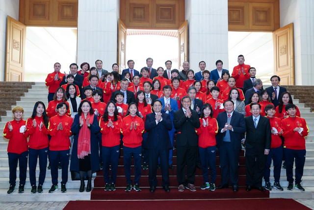 TỔNG THUẬT: Thủ tướng gặp gỡ, chúc mừng các 'cô gái kim cương' của bóng đá Việt Nam - Ảnh 6.
