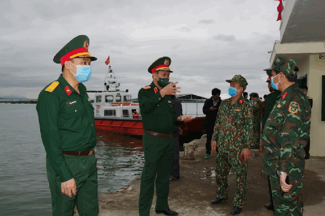Huy động mọi phương tiện, nhân lực để tìm kiếm, cứu người bị nạn do lật ca nô tại Quảng Nam - Ảnh 1. Huy động mọi phương tiện, nhân lực để tìm kiếm, cứu người bị nạn do lật ca nô tại Quảng Nam - Ảnh 1.