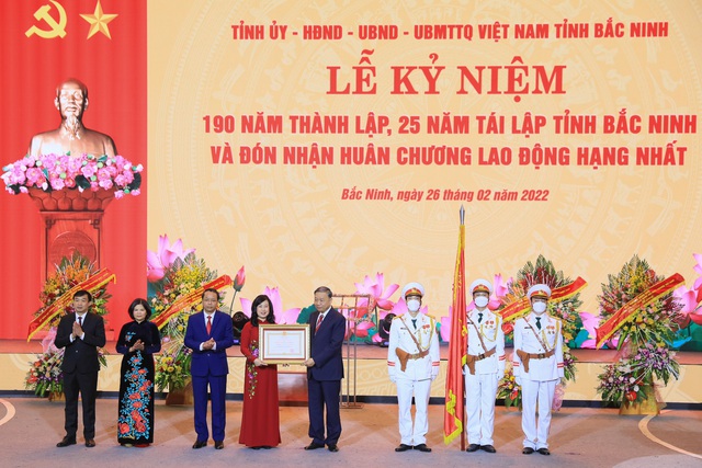 Từ một tỉnh thuần nông, Bắc Ninh đã vươn lên dẫn đầu cả nước về sản xuất công nghiệp - Ảnh 7. Từ một tỉnh thuần nông, Bắc Ninh đã vươn lên dẫn đầu cả nước về sản xuất công nghiệp - Ảnh 7.