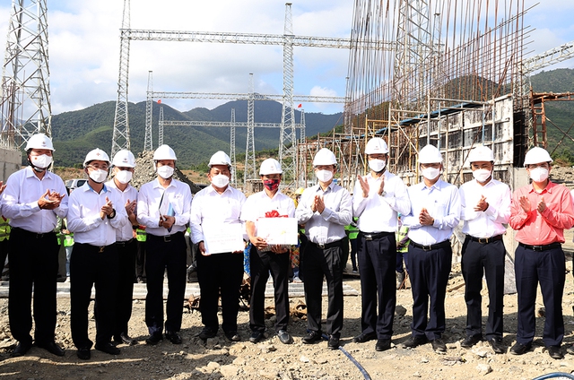 Động viên lực lượng thi công dự án giải tỏa công suất NMNĐ BOT Vân Phong 1 - Ảnh 1.