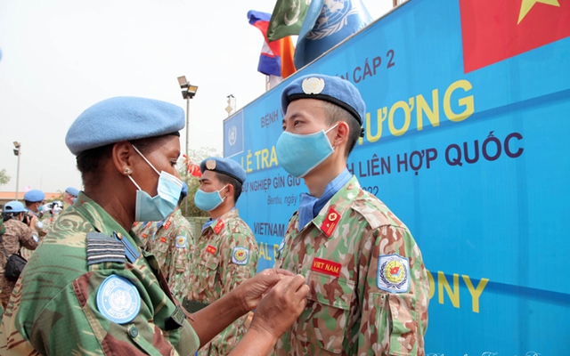 Bệnh viện dã chiến cấp 2 số 3 Việt Nam nhận Huy chương của Liên Hợp Quốc - Ảnh 1.