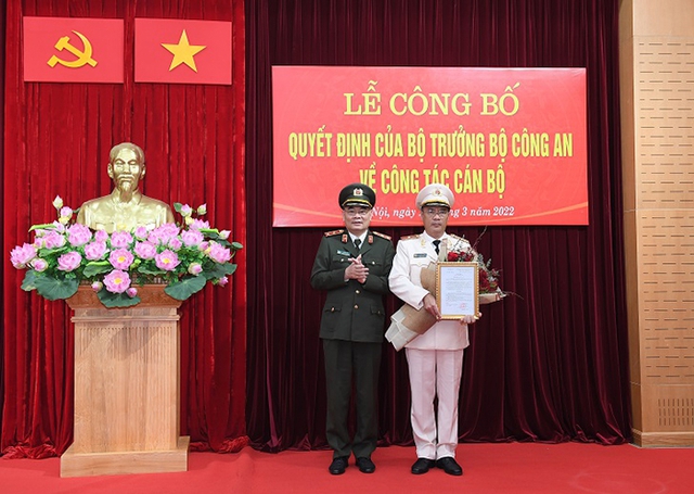 Trung tướng Tô Ân Xô trao quyết định bổ nhiệm Thiếu tướng Cao Đăng Hưng giữ chức Phó Chánh Văn phòng Bộ Công an - Ảnh 1.