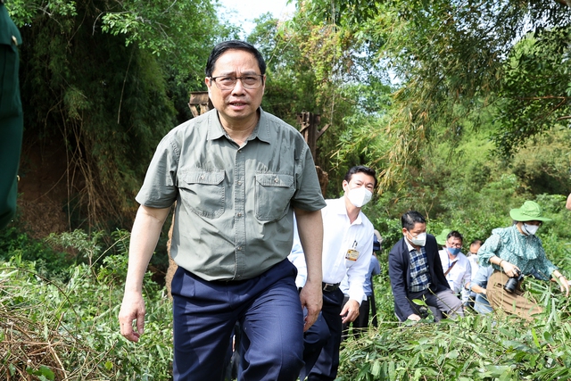 Chùm Ảnh: Thủ tướng khảo sát thực địa tại khu vực suối Mã Đà nằm giữa Bình Phước và Đồng Nai - Ảnh 3.