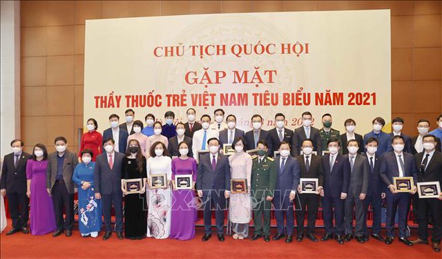 Chủ tịch Quốc hội gặp mặt các thầy thuốc trẻ tiêu biểu - Ảnh 2.