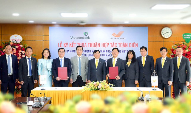 Vietcombank và Tổng Công ty Bưu điện Việt Nam ký thoả thuận hợp tác toàn diện - Ảnh 1.