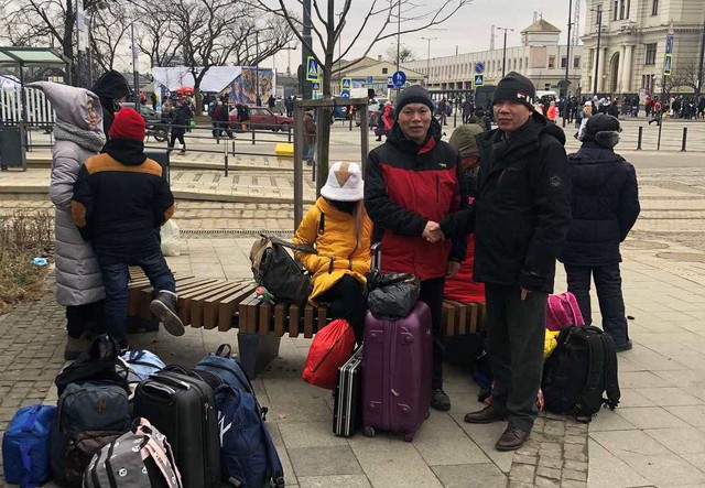 Hầu hết bà con ở Kiev, Odessa và hàng trăm người ở Kharkov đã được sơ tán - Ảnh 5.