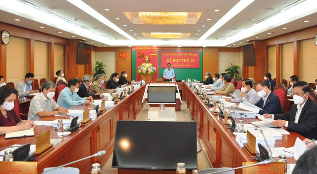 Ủy ban Kiểm tra Trung ương thông báo kết luận kỳ họp 13 - Ảnh 1.